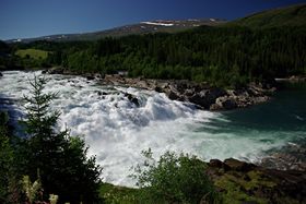 Laksfossen - Touristenwasserfall