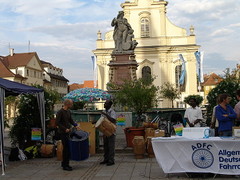 Duo Drum Talk beim Warmtrommeln neben dem Info- und Verkaufsstand des ADFC Ludwigsburg