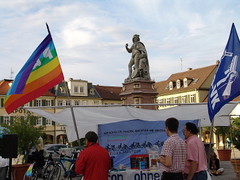 Infostand der Münchner DFG-VK und der Radtour "Auf Achse für Frieden"