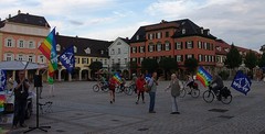Die "Auf Achse für Frieden"-Radler treffen in Ludwigsburg ein